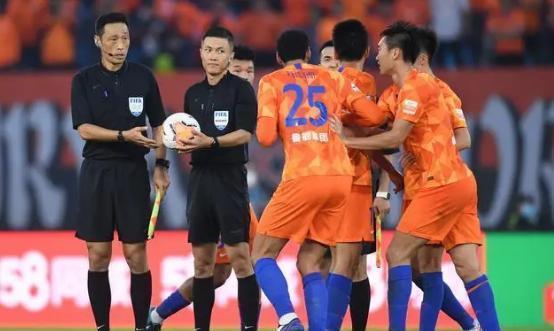 中超裁判爆料最新消息今天,今日最新消息揭秘賽場黑幕！”